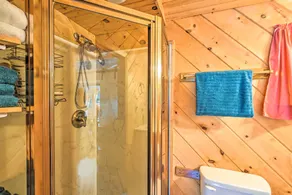Dreamy Bucksport Hideaway on Freshwater Pond! - Interiör