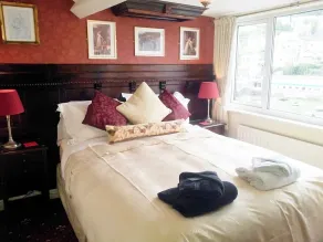 Dolphin Guest House - Værelse