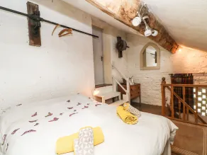 The Toolshed - Room