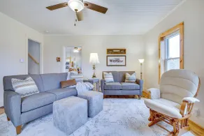 Lovely Rural Hixton Farmhouse w/ Porch & Fire Pit! - Innvendig