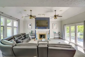 Spacious Refuge w/ Private Pool & Outdoor Bar! - Interiör