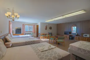 Love Hotels Tomahawk by OYO at Lake Mohawksin WI - Værelse