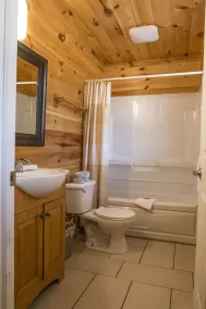 King Hendrick Motel - Bathroom