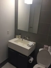 Pelicanstay in Toronto Fashion District - Bagno