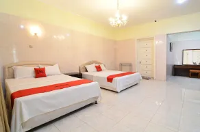 RedDoorz Plus @ Laweyan - Room