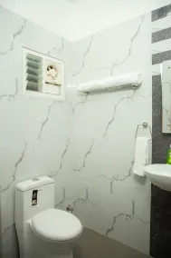 Hotel Ganesh Palace - Bathroom