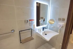 Sakura City Hotel - Bathroom