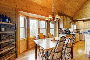 Dog-friendly 2BR Cabin w/ Pellet Stove, W & D - Interiör