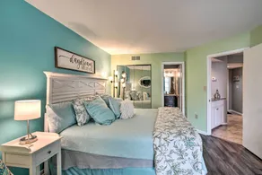 Colorful Beachfront Condo w/ Resort Amenities - Innenbereich
