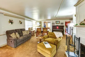 Walk to Shops & Eats: Apt in Downtown Elizabeth - Innvendig