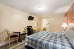 Rodeway Inn Cecil - Room