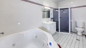Breakout Motor Inn - Baño