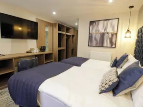 Twin Hotel Room - Camera