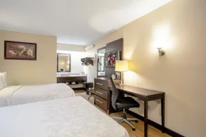 Red Roof Inn PLUS+ Pittsburgh South - Airport - Room