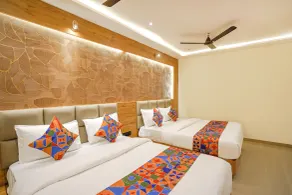 FabHotel Well Back - Room