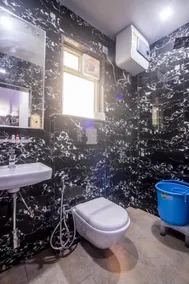 Hotel Harsha International - Bathroom