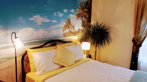 Kokomo INN Bed and Breakfast Ottawa-Gatineau's Only Tropical Riverfront B&B on the National Capital Cycling Pathway Route Verte #1 - for Adults Only - Chambre d'hôtes tropical aux berges des Outaouais BnB #17542O - Room