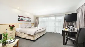 Arthur's Court Motor Lodge - Room