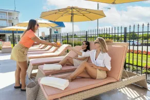 La Mer Beachfront Resort - Piscine