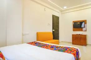 Townhouse Rising Surya Hotels - Camera