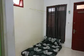 OYO Life 93712 Vanda Family - Habitación