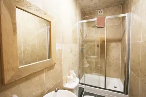 Central Studios Albion Street and Gloucester Place - Baño