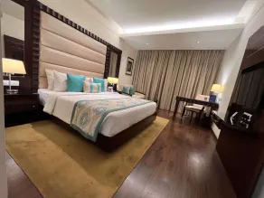 Deventure Sarovar Portico Kapashera, New Delhi - Room