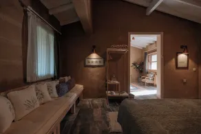 MANEJ URLA - Room