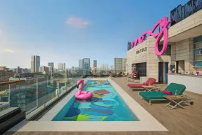 Moxy Mumbai Andheri West - Pool
