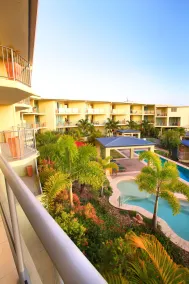 Caloundra Central Apartment Hotel Official - Pool