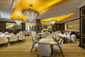 Ezdan Palace Hotel - Restaurant