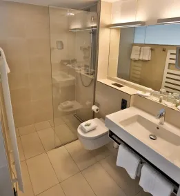 Wo der Hahn kräht - Baño