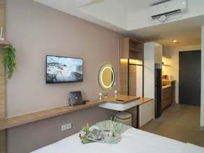 Chic Brown Touch Studio At Apartment Collins Boulevard - Zimmer