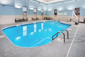 Holiday Inn Express Cleveland Airport - Brook Park by IHG - Pool