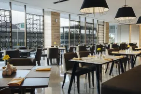 GRAMM HOTEL by Ambarrukmo Yogyakarta - Restaurant