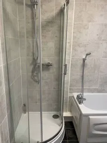 2 Bedroom Riverside Apartment St Neots - Badrum