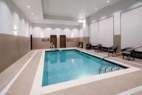 La Quinta Inn & Suites by Wyndham Nashville Downtown Stadium - Piscine