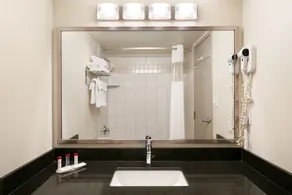 Best Western Plus Pitt Meadows Inn & Suites - Zimmer