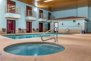 Econo Lodge West - Coors Blvd - Pool