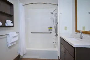 Candlewood Suites Grand Rapids Airport by IHG - Salle de bain