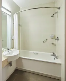 Leonardo Hotel Bradford - Baño
