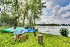 Fire Pits & Grill: Lakefront Jackson Home - Innvendig
