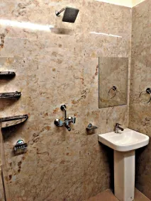 Hotel Vrindavan Paradise & Resort - Banheiro