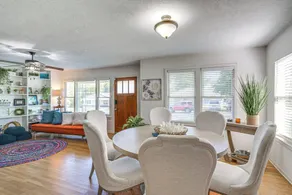 1 Mi to Dtwn: Family-friendly Brenham Bungalow! - Interiör