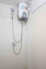 OYO Life 2837 Apartment Dramaga Tower - Bathroom