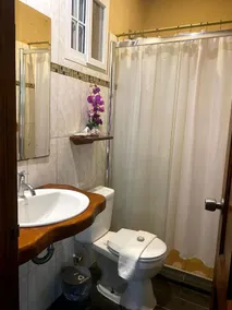 Hotel y Restaurante Mama Ines - Bathroom