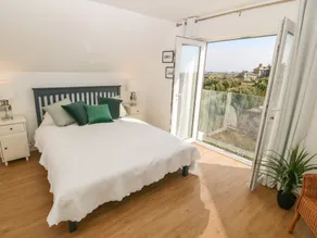 3 Lon Y Dryw - Room