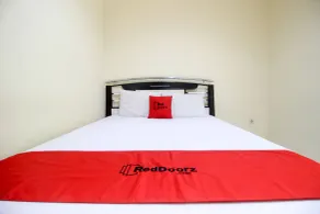 RedDoorz near RS Sarjito Yogyakarta 2 - Zimmer