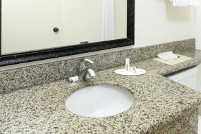 Super 8 by Wyndham San Diego Hotel Circle - Salle de bain