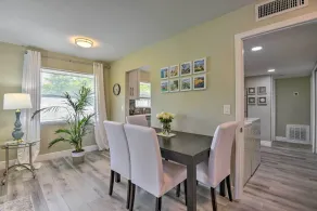 3 Blocks to the Coast! Cozy Sarasota Retreat - Interior